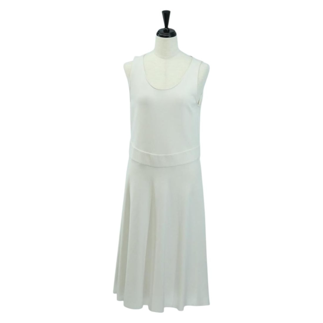 Emporio Armani Women's White Cotton Long Shirt Made in Italy: Emporio Armani Women's White Cotton Long Shirt Made in Italy This Emporio Armani women's shirt is crafted from white cotton and features a classic design. Made in Italy, it offers a comfortable fit an