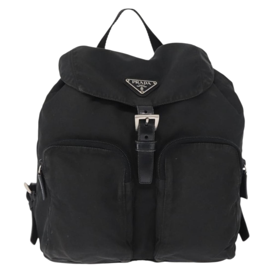 Black Prada Re-Nylon Backpack 24cm x 26cm x 12cm Unisex Italy: Black Prada Re-Nylon Backpack 24cm x 26cm x 12cm Unisex Italy This Prada Sac a dos Re-nylon backpack is crafted from durable black nylon and designed for unisex use. The bag features a spacious interi