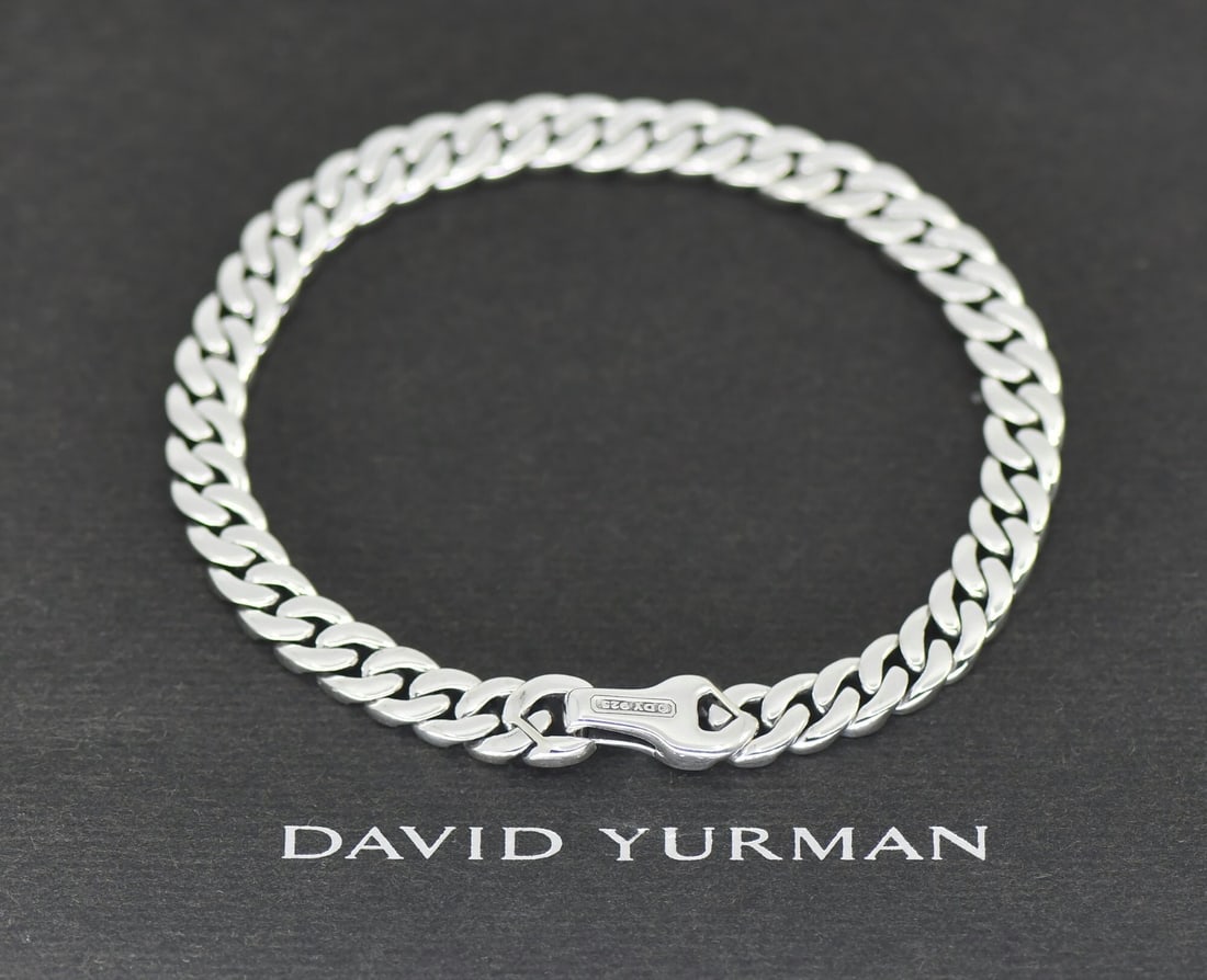Sterling Silver 7 Inch Chain Bracelet by David Yurman: Sterling Silver 7 Inch Chain Bracelet by David Yurman This pre-owned David Yurman bracelet features a classic chain style crafted from 925 sterling silver. The piece is designed without a main stone a