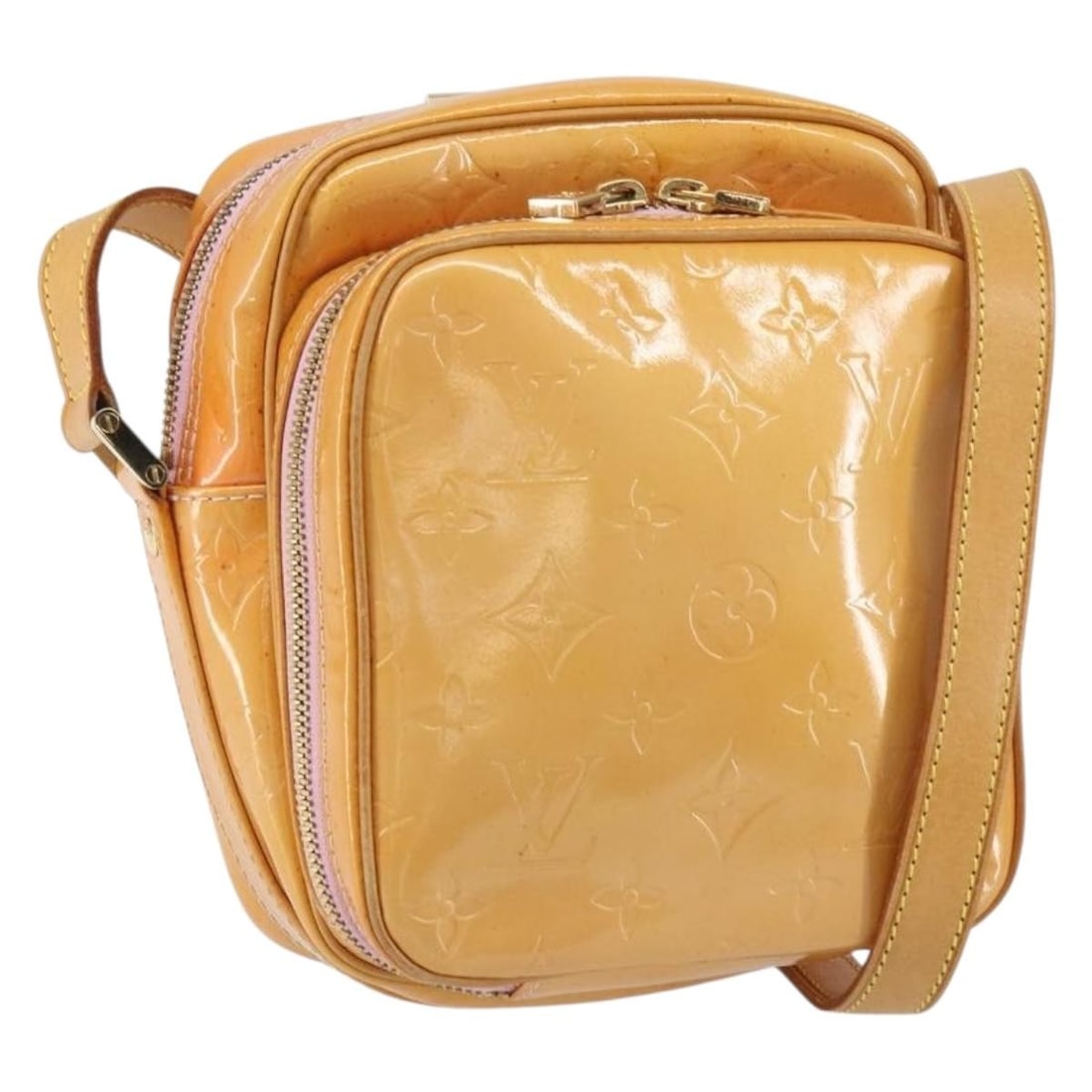 Louis Vuitton Wooster Shoulder Bag Monogram Vernis Marshmallow Pink Patent Leather: Louis Vuitton Wooster Shoulder Bag Monogram Vernis Marshmallow Pink Patent Leather This Louis Vuitton Monogram Vernis Wooster shoulder bag features a marshmallow pink patent leather exterior and is de