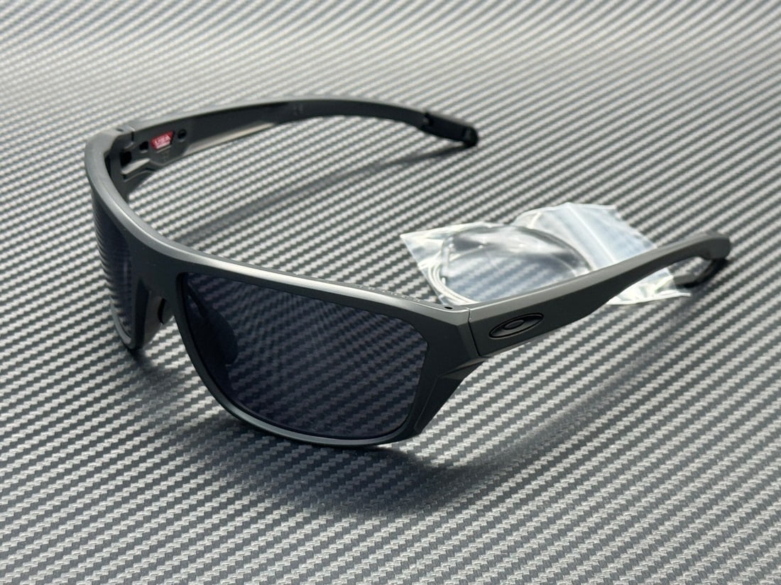 Oakley OO9416 02 Matte Carbon Rectangle 64mm Prizm Black Men's Sunglasses (1 of 1)