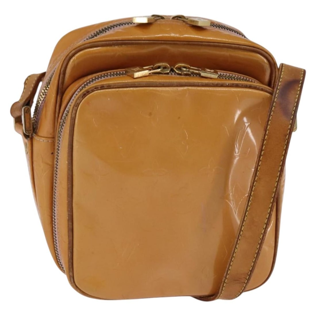 LOUIS VUITTON Monogram Vernis Wooster Shoulder Bag Marshmallow Pink M91037: LOUIS VUITTON Monogram Vernis Wooster Shoulder Bag Marshmallow Pink M91037 This LOUIS VUITTON Monogram Vernis Wooster Bag is a stylish shoulder bag crafted from high-quality patent leather in a deligh