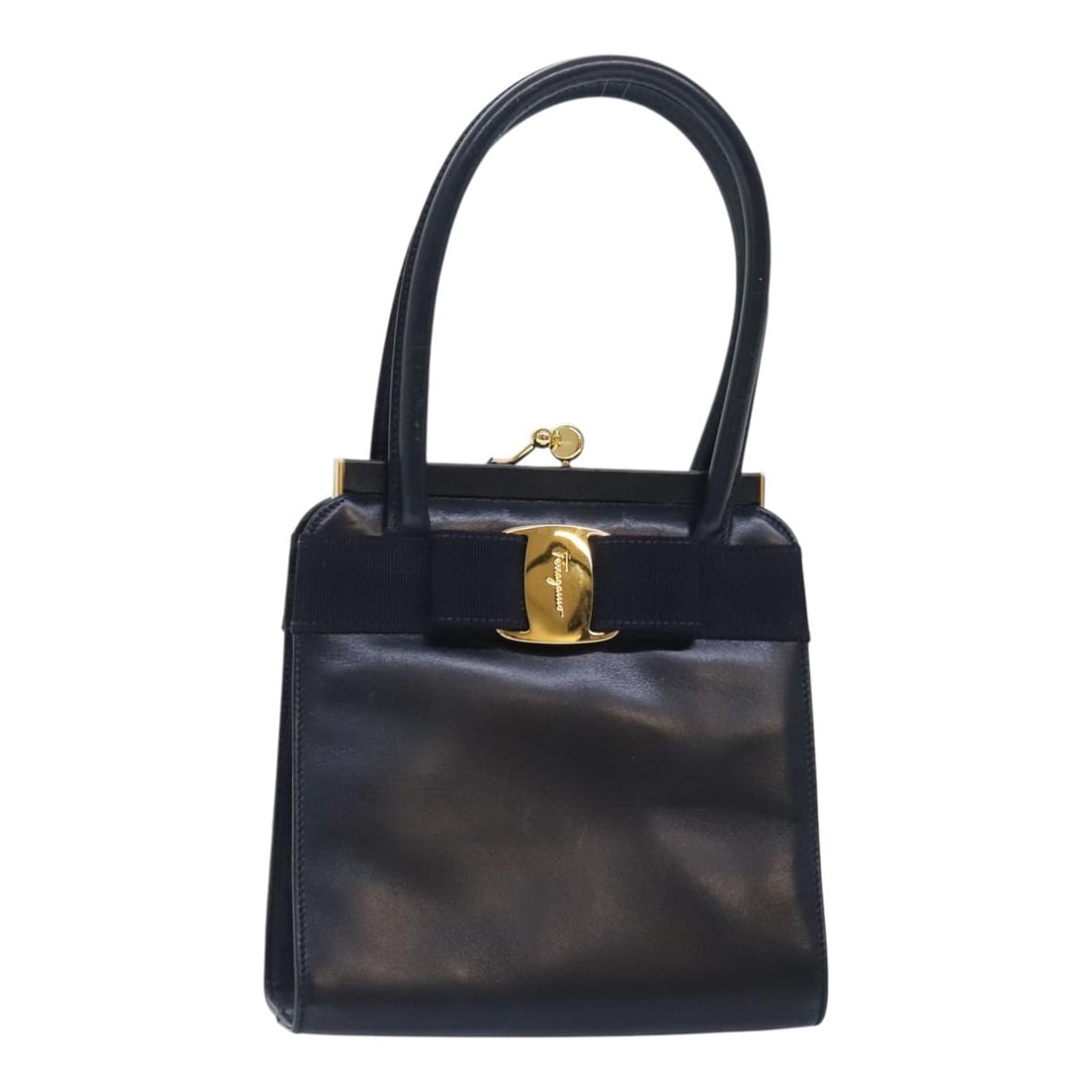 Ferragamo Vala Navy Leather Handbag Gold Tone Hardware Italy: Ferragamo Vala Navy Leather Handbag Gold Tone Hardware Italy This Salvatore Ferragamo Vala handbag for women features a navy leather exterior with gold accents. It is made in Italy and includes a top