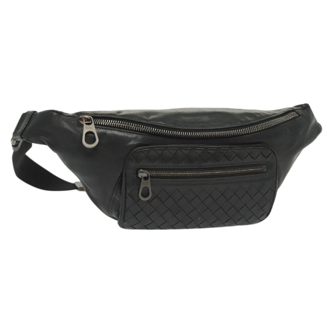Bottega Veneta Intrecciato Black Leather Waist Bag Silver Auth 137678: Bottega Veneta Intrecciato Black Leather Waist Bag Silver Auth 137678 This Bottega Veneta Intrecciato Waist Bag offers a stylish yet practical accessory crafted from high-quality leather in a classic