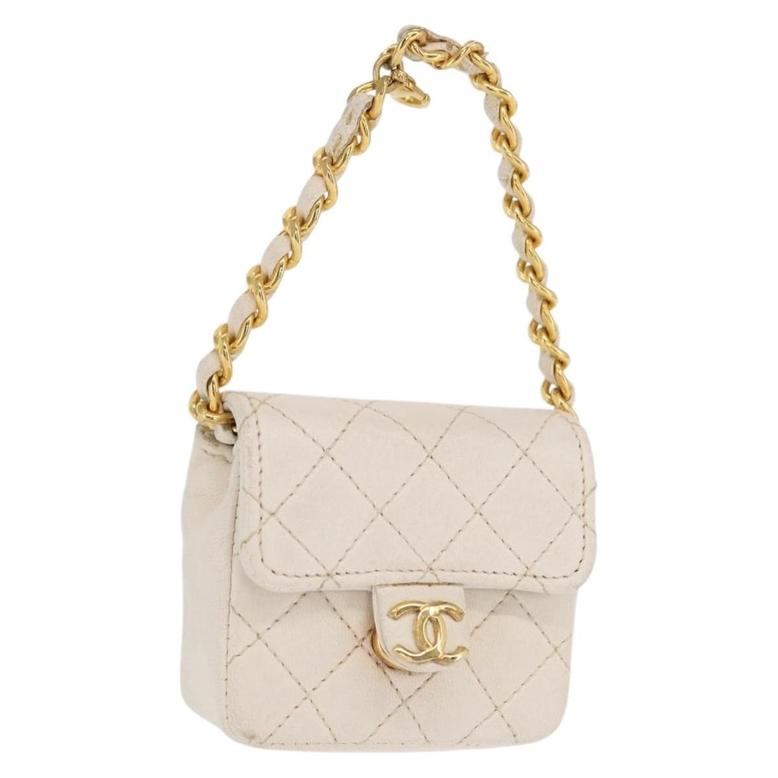 White Lambskin Key Holder with Gold CC Logo by Chanel: White Lambskin Key Holder with Gold CC Logo by Chanel This CHANEL Matelasse key holder is crafted from lamb skin in a white and gold color combination. Designed for women, it features the classic CC l