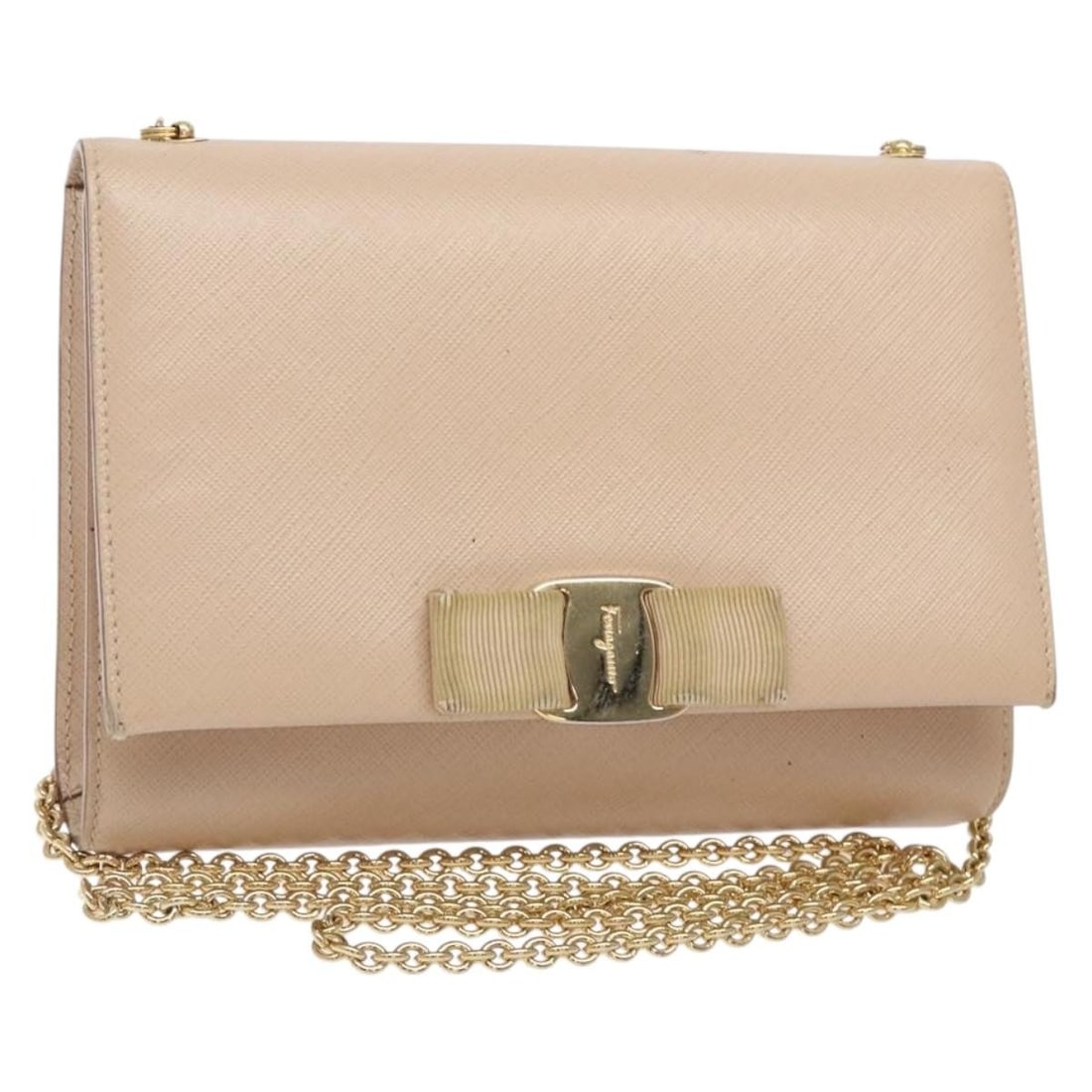 Salvatore Ferragamo Chain Vala Beige Gold Leather Shoulder Bag Made in Italy: Salvatore Ferragamo Chain Vala Beige Gold Leather Shoulder Bag Made in Italy This Salvatore Ferragamo Chain Vala Shoulder Bag showcases a sophisticated blend of beige and gold leather, making it a ver