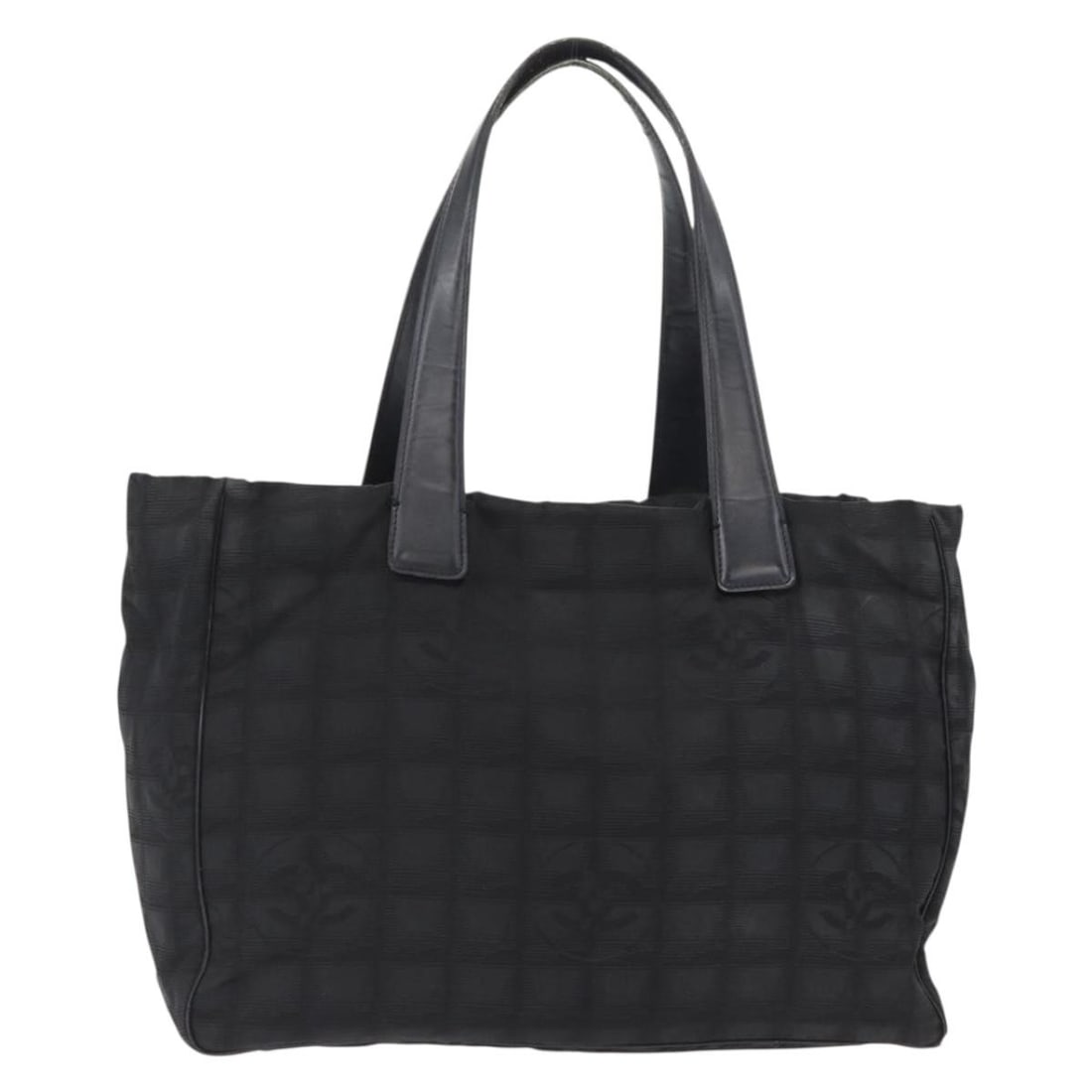 CHANEL Black Gold Nylon Travel Tote Bag Auth BA8661: CHANEL Black Gold Nylon Travel Tote Bag Auth BA8661 Introducing the CHANEL New Travel Line Tote Bag, a chic and functional accessory perfect for any occasion. Crafted from durable nylon in a classic b