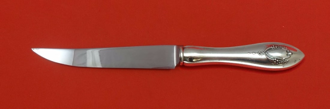 Lunt Mount Vernon Sterling Silver Custom Steak Knife 8 1/2": Lunt Mount Vernon Sterling Silver Custom Steak Knife 8 1/2" This exquisite steak knife features the elegant Mount Vernon pattern by Lunt, crafted in fine sterling silver with a hollow handle and a sta