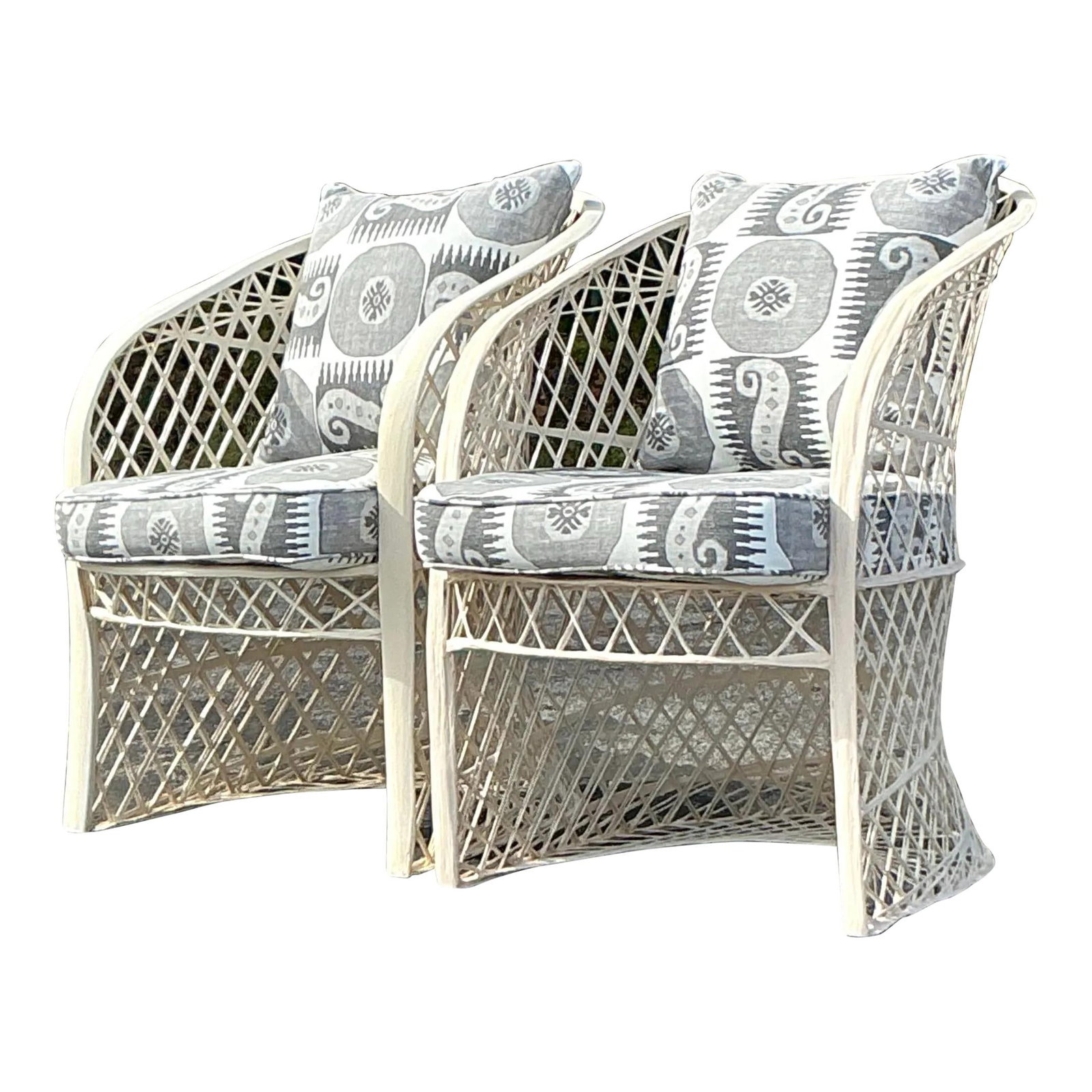 Pair of Vintage Ecru Spun Fiberglass Coastal Lounge Chairs (1 of 10)