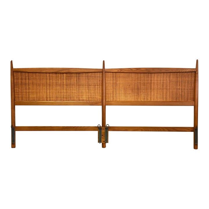 Heywood Wakefield King Mid Century Bed Oak Cane Metal Base: Heywood Wakefield King Mid Century Bed Oak Cane Metal Base Explore the elegance of mid-century modern design with this King Bed by Heywood Wakefield. Featuring a stunning oak and cane headboard paired