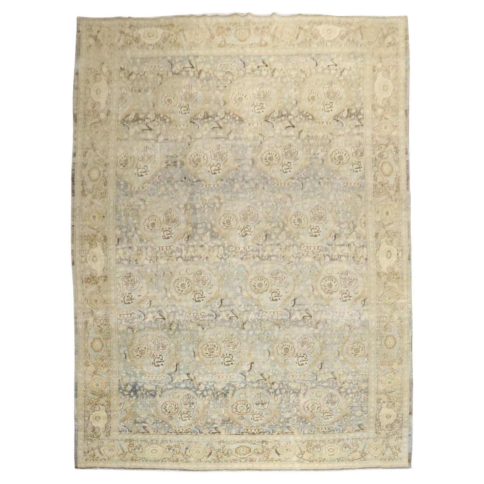 Zabihi Collection 20th Century Persian Bidjar Rug 9'7 x 13'8 Wool Hand-Woven: Zabihi Collection 20th Century Persian Bidjar Rug 9'7 x 13'8 Wool Hand-Woven Introducing a stunning Antique Persian Bidjar Rug that exemplifies the elegance of American Colonial style. Crafted from hi
