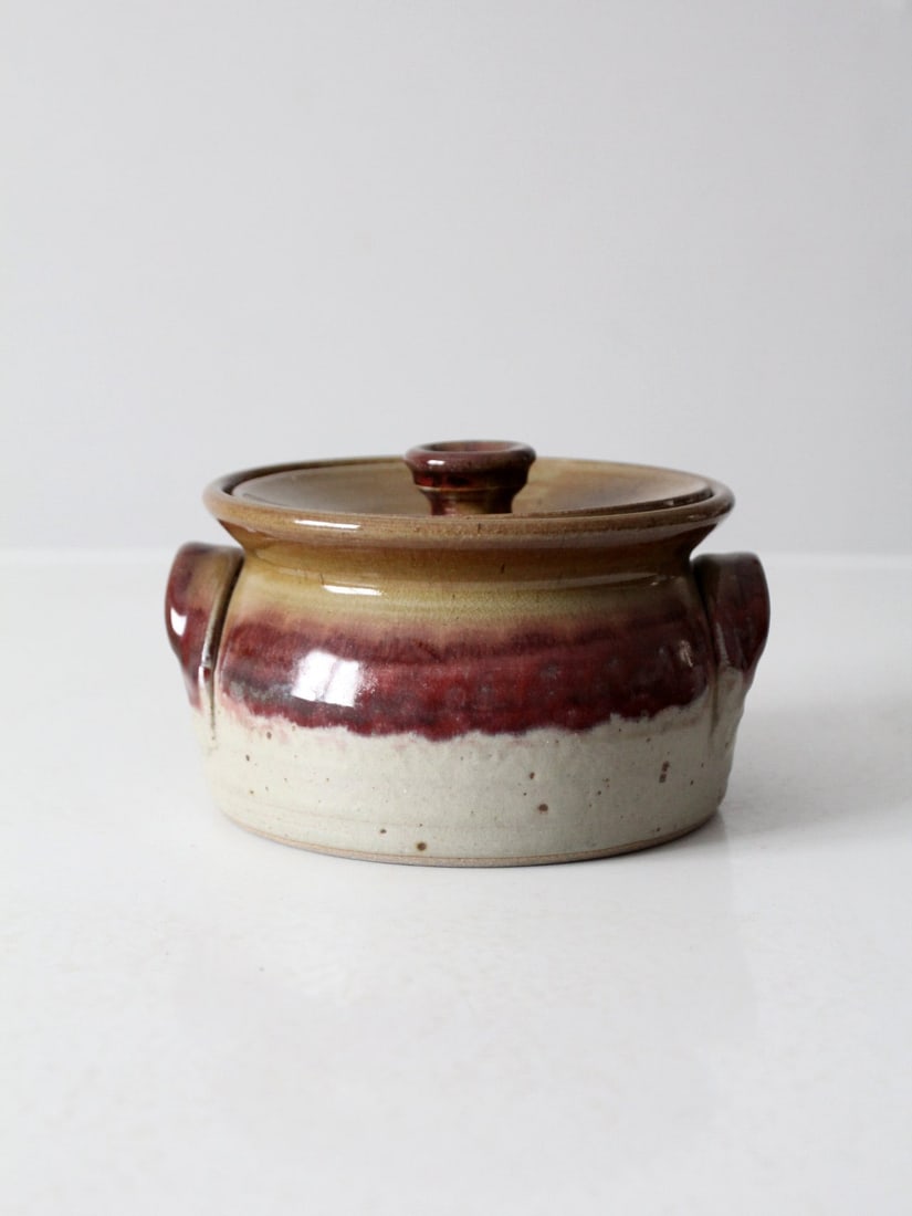 Vintage Nichols Pottery Covered Serving Bowl with Tri-Tone Glaze: Vintage Nichols Pottery Covered Serving Bowl with Tri-Tone Glaze This vintage Nichols Pottery covered bowl showcases a beautifully crafted design featuring side handles and an inset lid topped with a