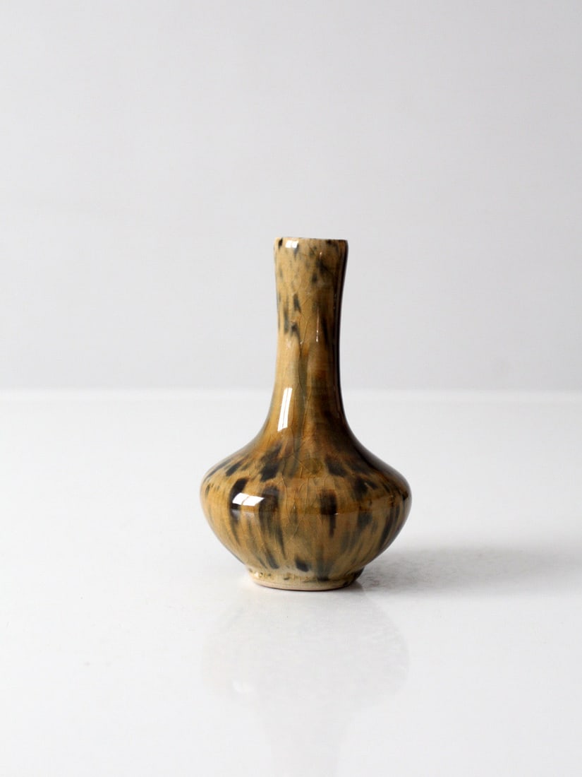 Handmade Ceramic Bud Vase With Brown and Tan Layered Glaze: Handmade Ceramic Bud Vase With Brown and Tan Layered Glaze This vintage handmade studio pottery bud vase features a rounded body and slender neck, adorned with layered tan and deep brown glazes. The s