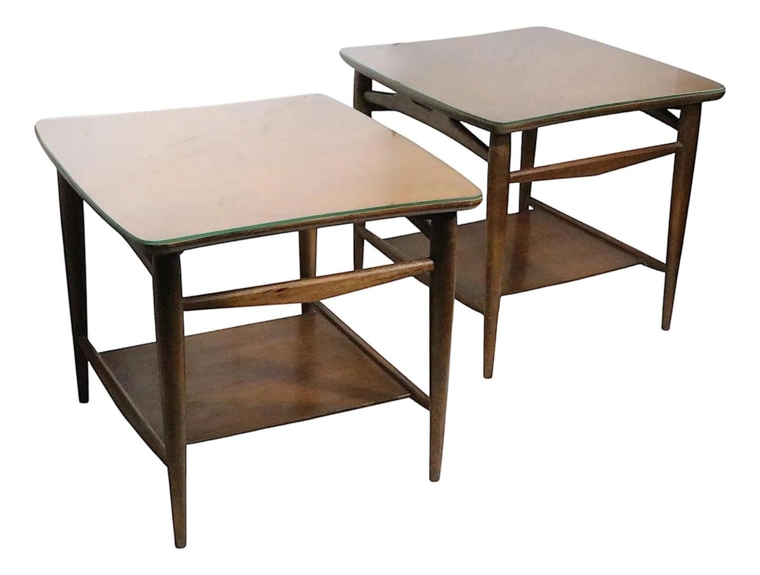 Mid Century Pair of Elegant End Tables with Glass Tops (1 of 10)