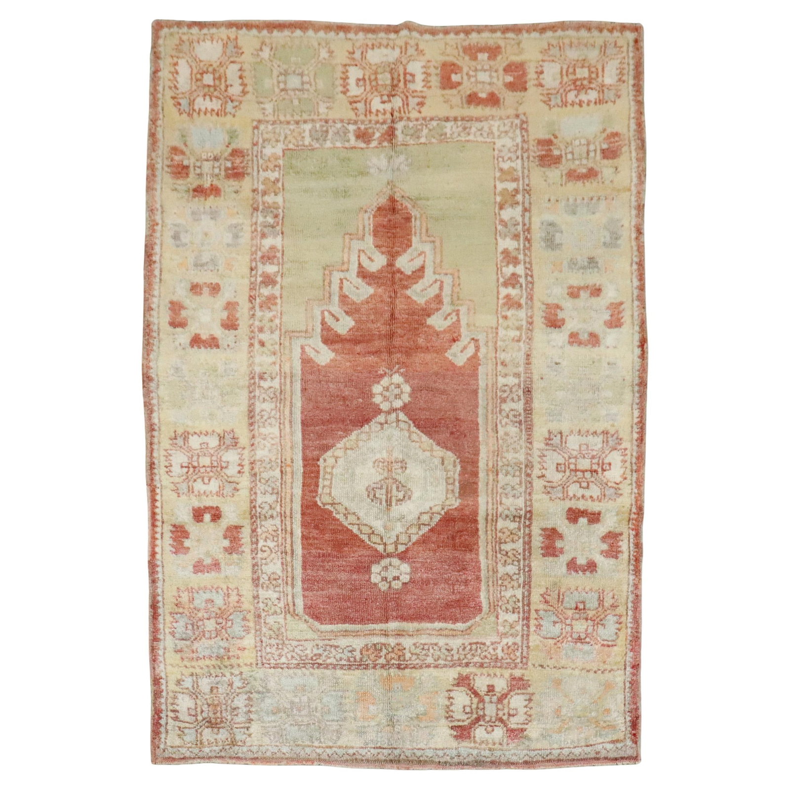 Early 20th Century Turkish Wool Agra Prayer Rug 3'9 x 5'2 Hand-Woven: Early 20th Century Turkish Wool Agra Prayer Rug 3'9 x 5'2 Hand-Woven This is a fine quality early 20th-century Turkish Oushak prayer rug featuring a red field and green border. Skillfully hand-woven f