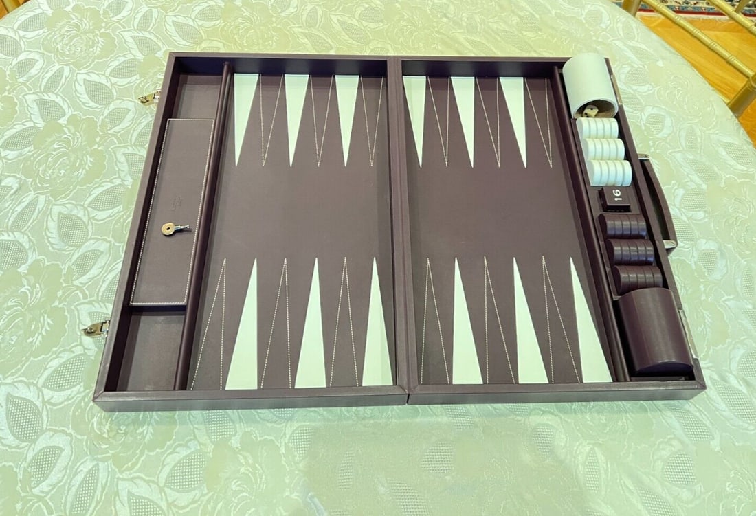 Asprey Leather Backgammon Set with Lock and Key (1 of 10)