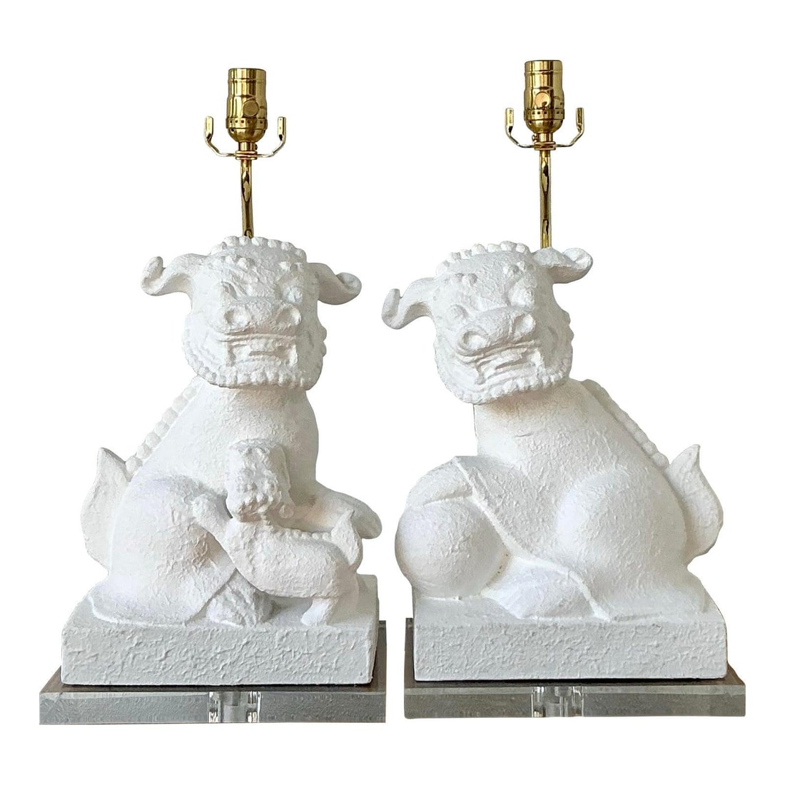 Pair of White Foo Dog Table Lamps with Lucite Bases (1 of 10)