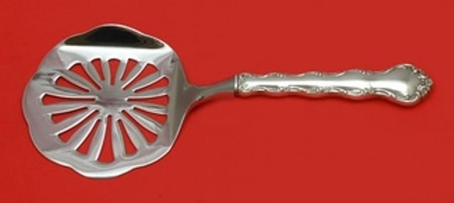 Reed and Barton Tara Sterling Silver 8 Inch Tomato Server Custom Made: Reed and Barton Tara Sterling Silver 8 Inch Tomato Server Custom Made Introducing the Tara Tomato Server by Reed and Barton, a stunning addition to your serving collection. This custom-made piece feat