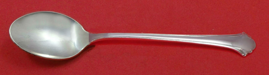Towle Sterling Silver Chippendale Infant Feeding Spoon Custom Made 5 5/8 in: Towle Sterling Silver Chippendale Infant Feeding Spoon Custom Made 5 5/8 in This exquisite infant feeding spoon, custom made in the Chippendale pattern by Towle, is crafted from sterling silver. Inspi