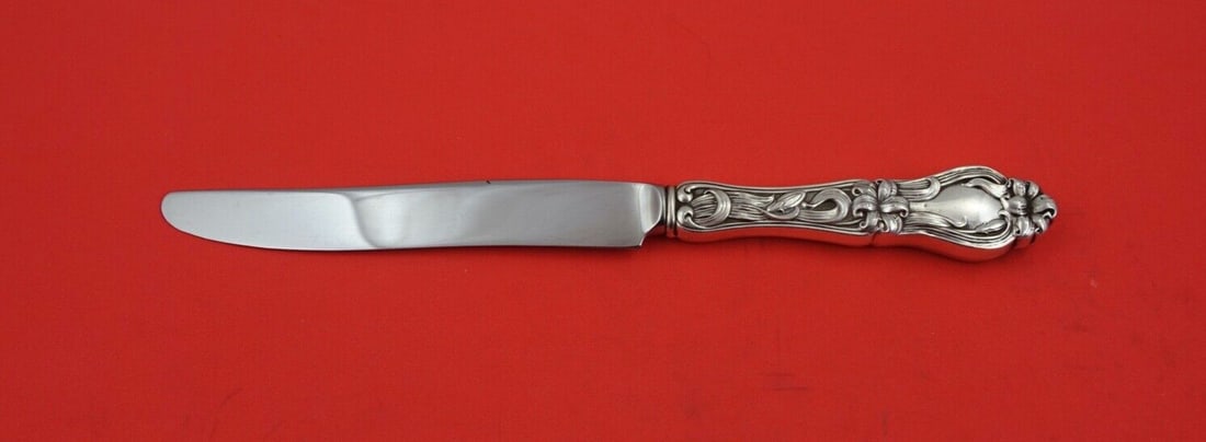 Frank Whiting Lily Sterling Silver Knife 9 1/4 French Wide Handle: Frank Whiting Lily Sterling Silver Knife 9 1/4 French Wide Handle Experience the elegance of the Lily pattern by Frank Whiting with this exquisite sterling silver knife. Crafted between 1900 and 1940,