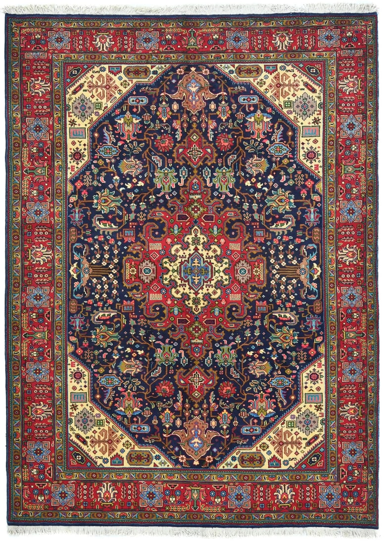 Vintage Handmade Floral Medallion Oriental Rug 6'7 x 9'6 Wool: Vintage Handmade Floral Medallion Oriental Rug 6'7 x 9'6 Wool This vintage handmade Oriental carpet rug features a classic floral medallion design, making it a stunning addition to any room. Measuring