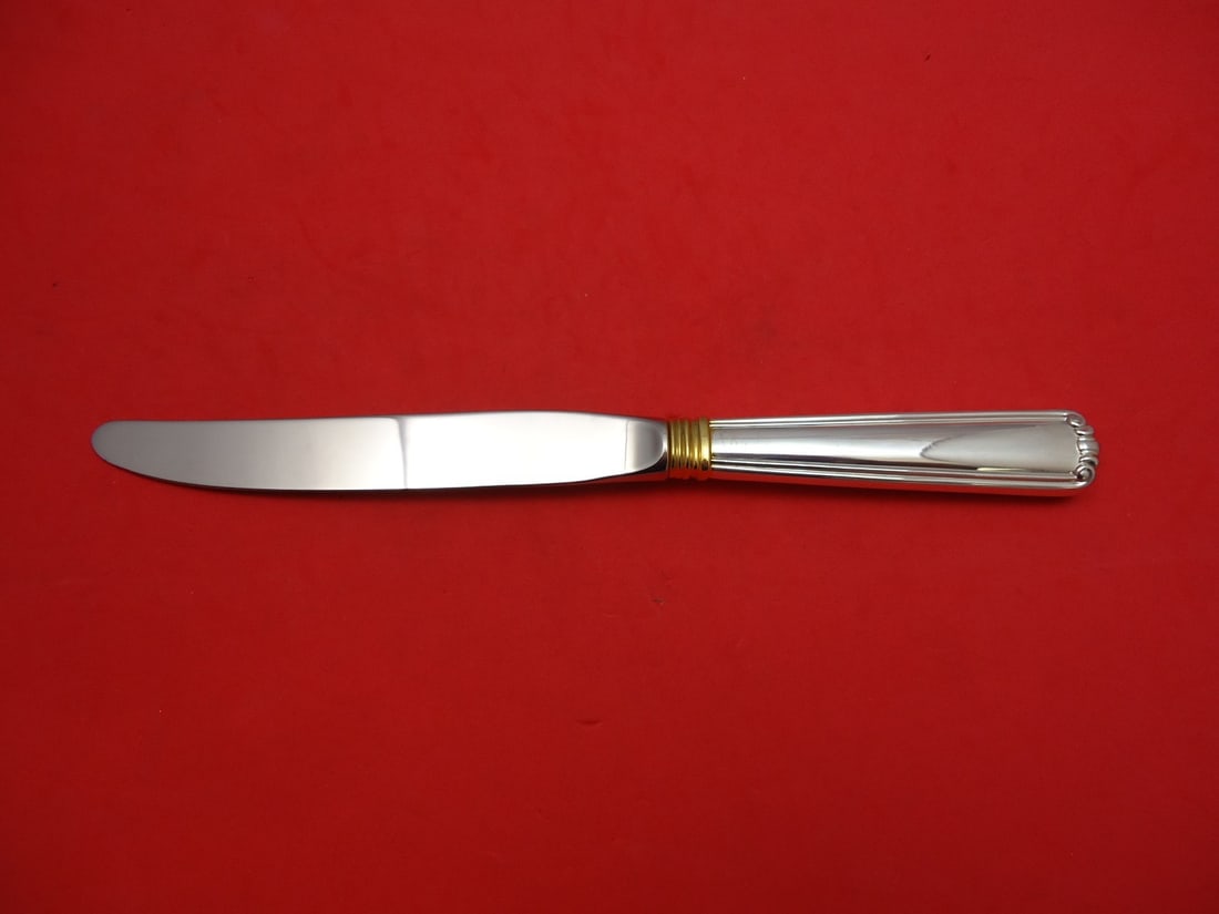 Lunt Embassy Scroll Gold Sterling Silver Dinner Knife 9.25": Lunt Embassy Scroll Gold Sterling Silver Dinner Knife 9.25" This exquisite dinner knife features the elegant Embassy Scroll Gold pattern by Lunt, crafted from high-quality sterling silver with a hollo
