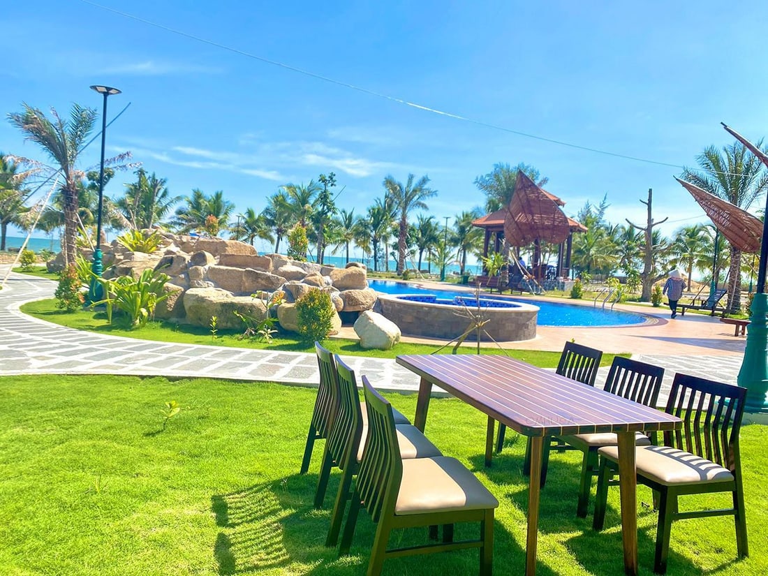 Nautical Style Table with Inlay Wood Stripes (1 of 4)