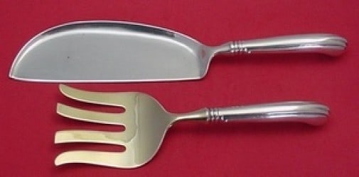 Dominick & Haff English Onslow Sterling Silver 2pc Fish Set: Dominick & Haff English Onslow Sterling Silver 2pc Fish Set This exquisite 2-piece fish set, crafted in the English Onslow pattern by Dominick & Haff, showcases the elegance of sterling silver. Each p