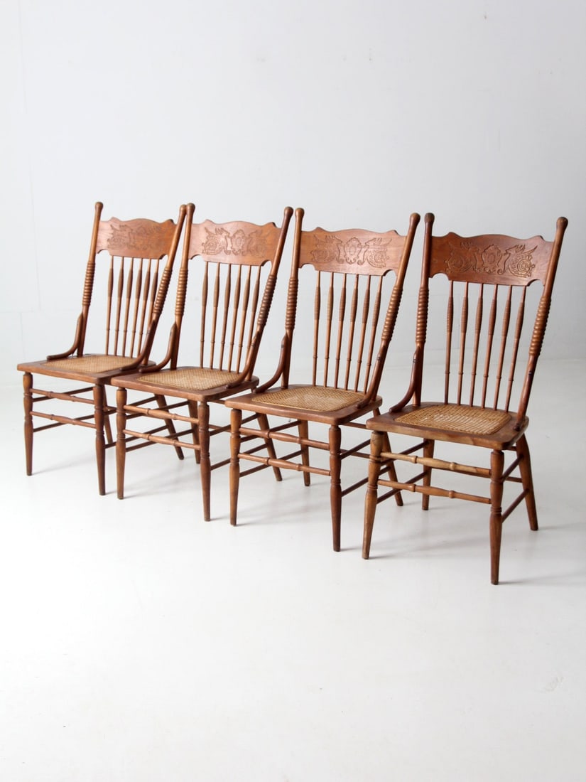 Set of 4 Pressback Dining Chairs with Griffin Crest Carving Antique: Set of 4 Pressback Dining Chairs with Griffin Crest Carving Antique This set of four antique nineteenth-century pressback dining chairs features crest rails intricately carved with heraldic griffins f