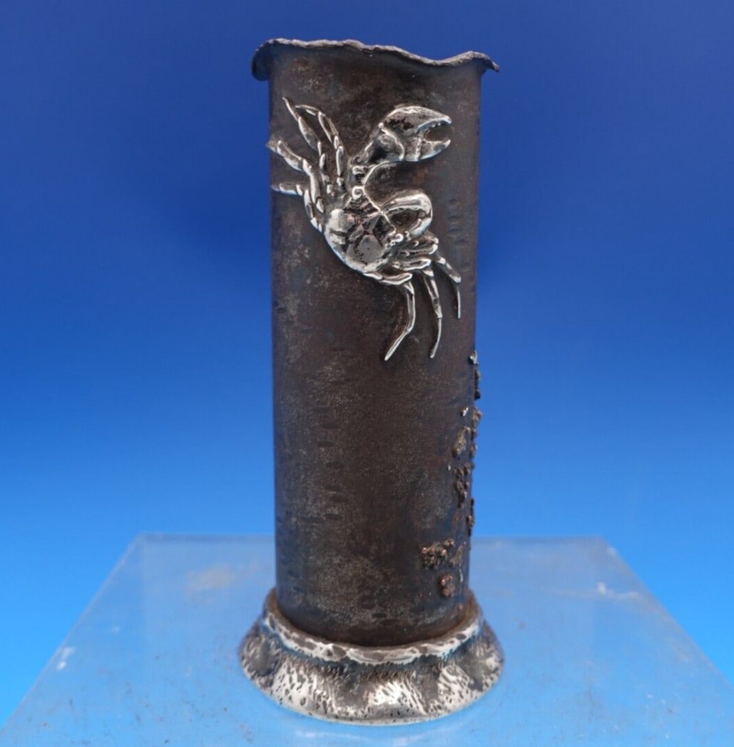 Gorham Applied Metals Sterling Silver Pen Holder Crabs 1883: Gorham Applied Metals Sterling Silver Pen Holder Crabs 1883 This exquisite desk item from Gorham, crafted in the Applied Metals pattern, features a stunning sterling silver pen holder adorned with two