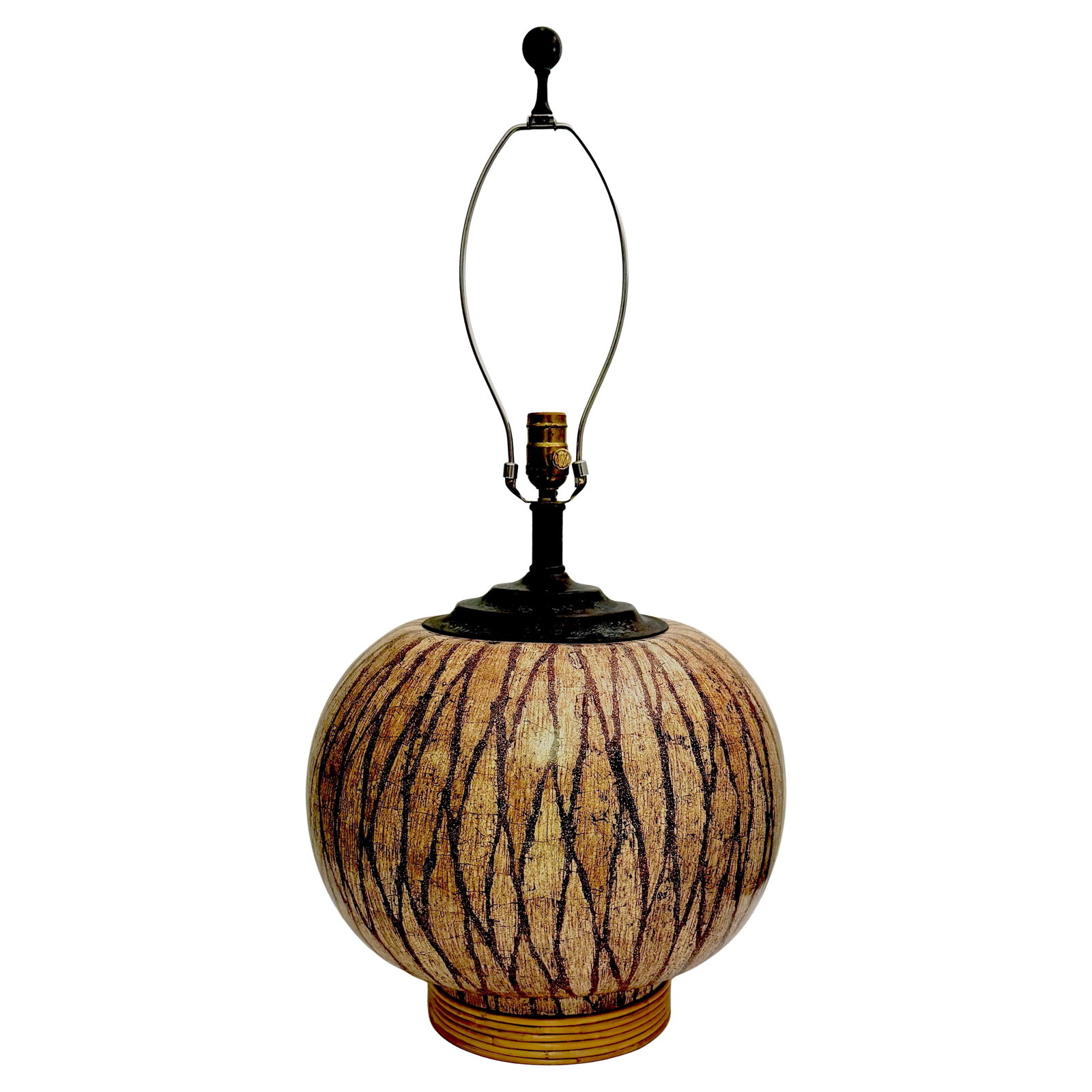 Gourd Shape Table Lamp With Lacquered Coconut Shell Inlay and Rattan Base: Gourd Shape Table Lamp With Lacquered Coconut Shell Inlay and Rattan Base This mid-century modern table lamp features a gourd-shaped body with a detailed surface of lacquered coconut shell inlay set i