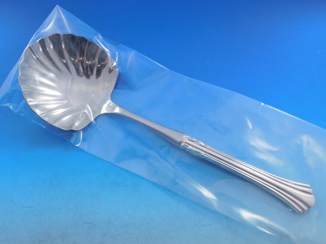 Reed & Barton Eighteenth Century Sterling Silver Berry Spoon 10 3/8 Shell Design (1 of 6)