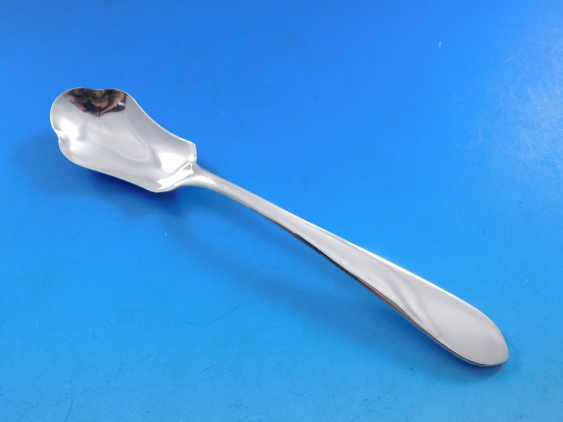 Kirk Stieff Wadefield Sterling Silver Relish Scoop 5 7/8 Inch Custom Spoon: Kirk Stieff Wadefield Sterling Silver Relish Scoop 5 7/8 Inch Custom Spoon This exquisite relish scoop is part of the Wadefield pattern by Kirk-Stieff, crafted from high-quality sterling silver. With 