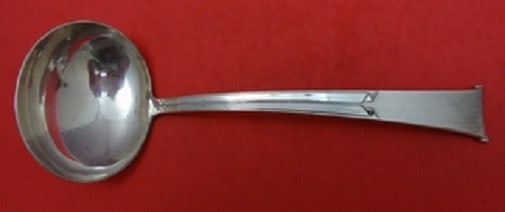Rare Linenfold Gravy Ladle by Tiffany & Co. Sterling Silver One of a Kind 7.5": Rare Linenfold Gravy Ladle by Tiffany & Co. Sterling Silver One of a Kind 7.5" Discover the exquisite Linenfold gravy ladle by Tiffany & Co., a rare one-of-a-kind sample measuring 7 1/2 inches. Crafte