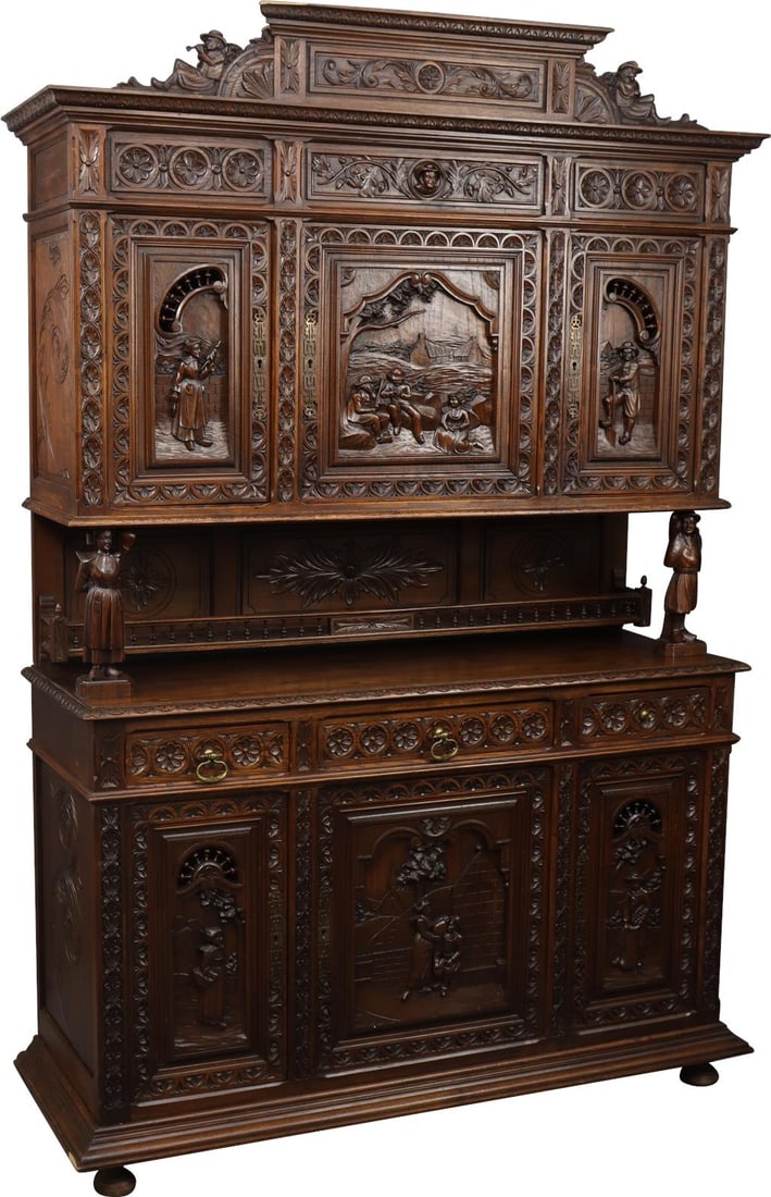 Antique Brittany Style Chestnut Buffet 1890: Antique Brittany Style Chestnut Buffet 1890 This elegant Brittany style buffet, crafted from chestnut and dating back to 1890, showcases a timeless design perfect for any dining space. Although it exh