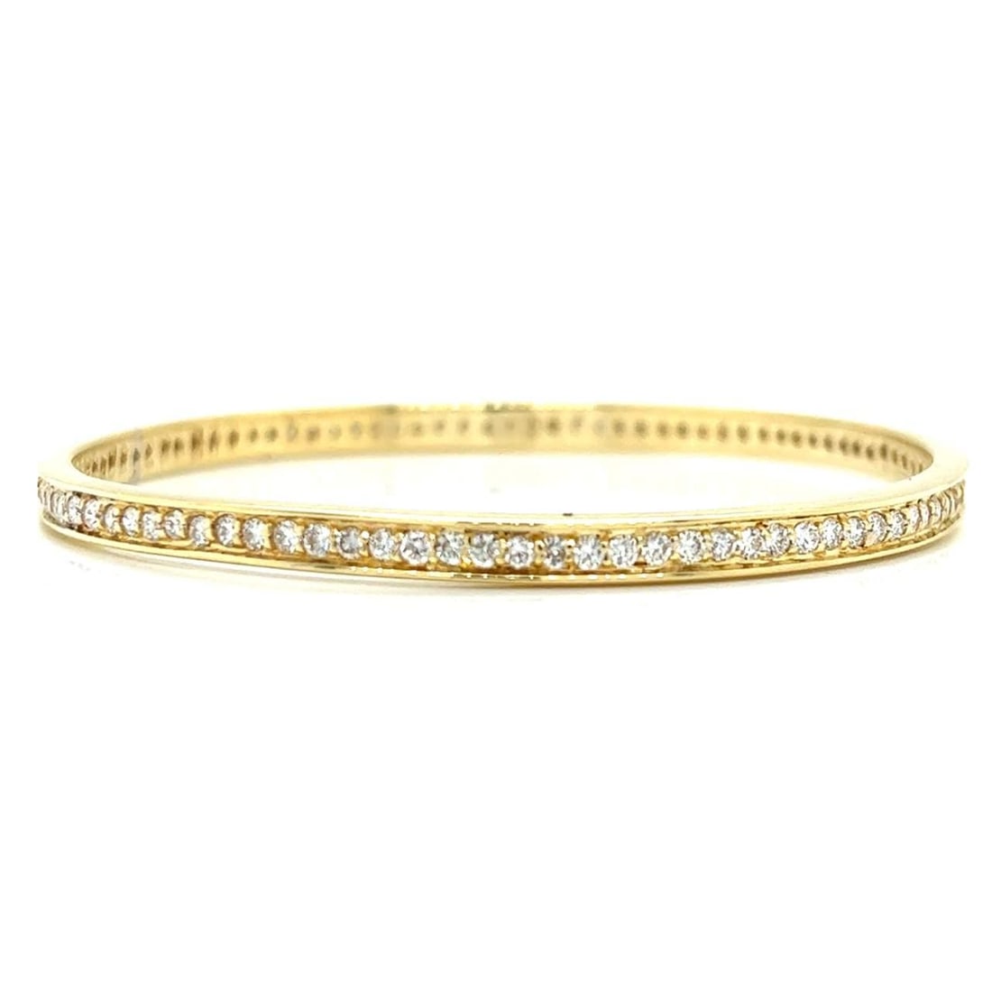18K Gold 3.50 Ct Diamond Bangle Bracelet 97 Diamonds F-G VVS-VS: 18K Gold 3.50 Ct Diamond Bangle Bracelet 97 Diamonds F-G VVS-VS This exquisite 18K gold bangle bracelet features a stunning collection of 97 diamonds, totaling approximately 3.50 carats. The diamonds 