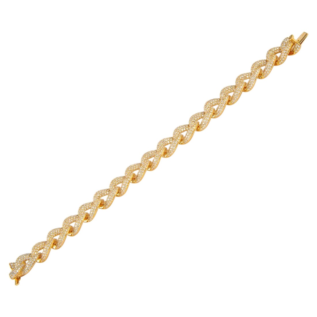 11.39ct Diamond Bracelet in 18k Yellow Gold: 11.39ct Diamond Bracelet in 18k Yellow Gold This exquisite Diamond Cuban Link Bracelet showcases a stunning 11.39ct of round brilliant diamonds set in luxurious 18k yellow gold. The modern design feat