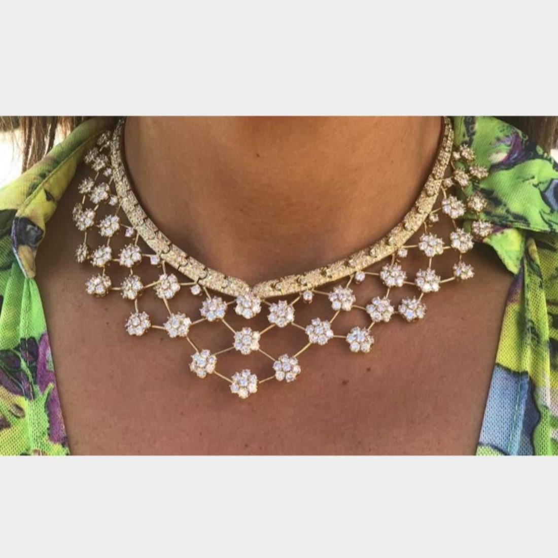 30.90 Ct Diamond Necklace in 18K Yellow Gold VVS1-VS1 Clarity: 30.90 Ct Diamond Necklace in 18K Yellow Gold VVS1-VS1 Clarity This stunning diamond necklace features a remarkable total weight of 30.90 carats, showcasing G-H color diamonds with VVS1-VS1 clarity for