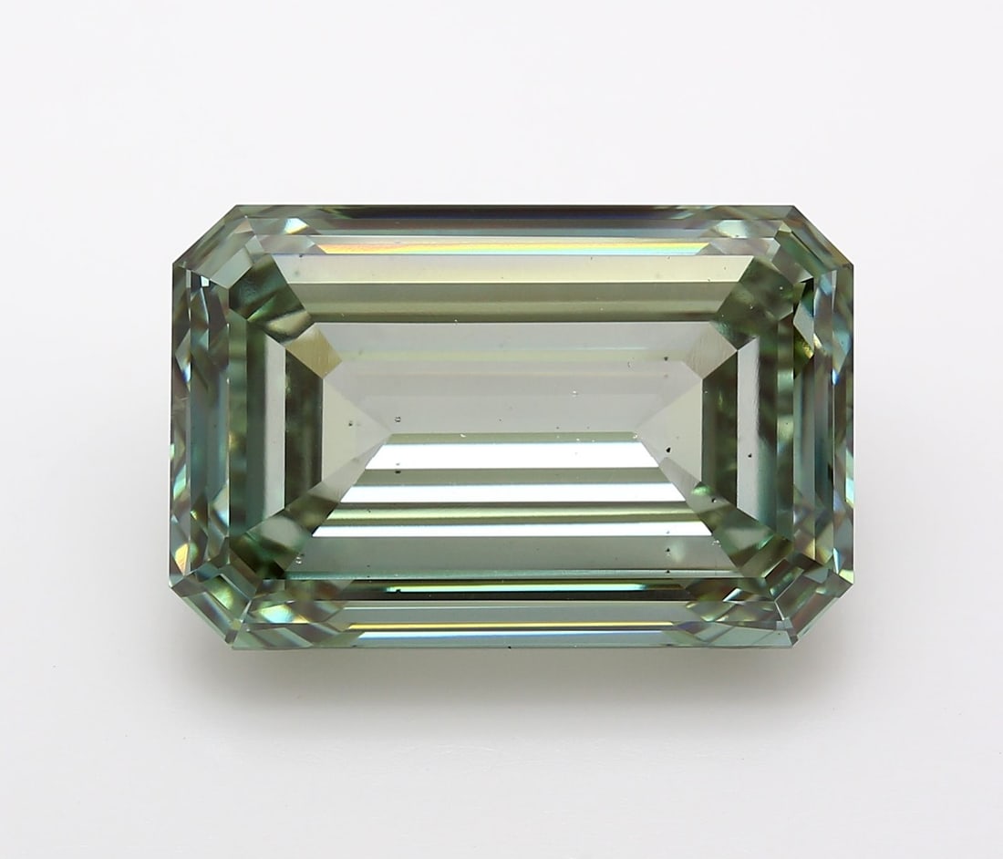 Loose Diamond - EMERALD 25.0ct Fancy Vivid Green VS2: Loose Diamond - EMERALD 25.0ct Fancy Vivid Green VS2 Source: This is a real non-mined Diamond that has been grown in a lab Shape: EMERALD Carats: 25.0 Color: Fancy Vivid Green Certification: IGI Video