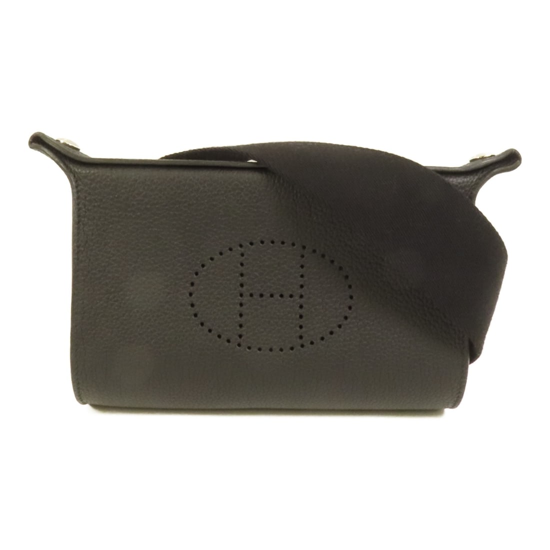 Hermes Videpoches Black Togo Leather Shoulder Bag with Palladium Hardware: Hermes Videpoches Black Togo Leather Shoulder Bag with Palladium Hardware This Hermes Videpoches shoulder bag is crafted from Togo calfskin leather in black, offering a sleek and timeless design. Suit