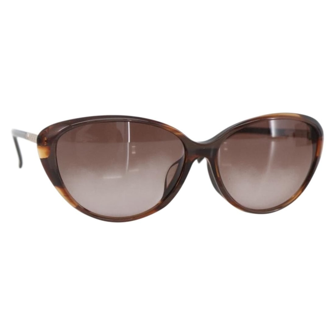 Brown Plastic Christian Dior Sunglasses with Case and Box: Brown Plastic Christian Dior Sunglasses with Case and Box These Christian Dior sunglasses feature a brown plastic frame and offer a stylish, classic look. Made in Italy, they come with the original it