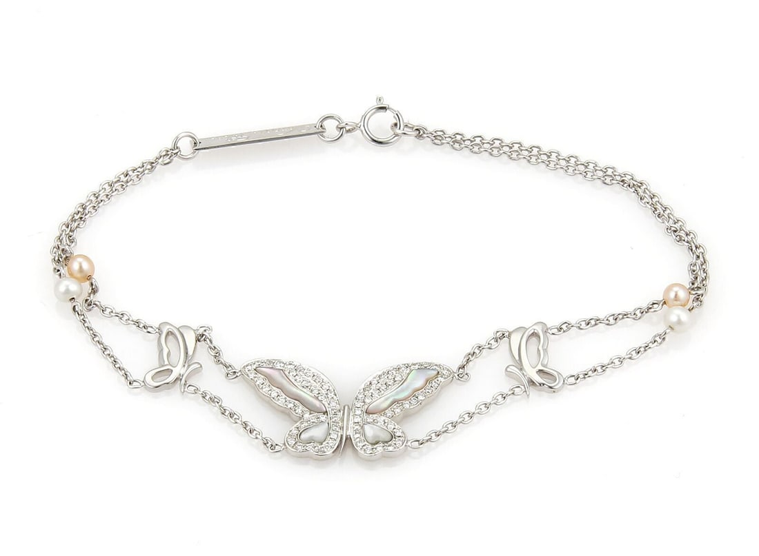 Victoria Casal Fly Me Butterfly Bracelet 18k White Gold Diamonds Mother of Pearl: Victoria Casal Fly Me Butterfly Bracelet 18k White Gold Diamonds Mother of Pearl This authentic Victoria Casal Fly Me butterfly bracelet is crafted from solid 18k white gold and features a delicate bu