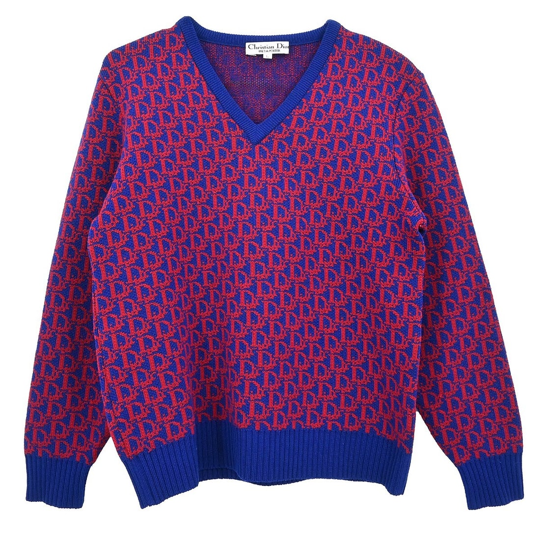Christian Dior Trotter Blue Sweater Long Sleeve V-Neck Logo: Christian Dior Trotter Blue Sweater Long Sleeve V-Neck Logo Discover the elegance of the Christian Dior Trotter Sweater, a stylish addition to your casual wardrobe. This blue sweater features a classi