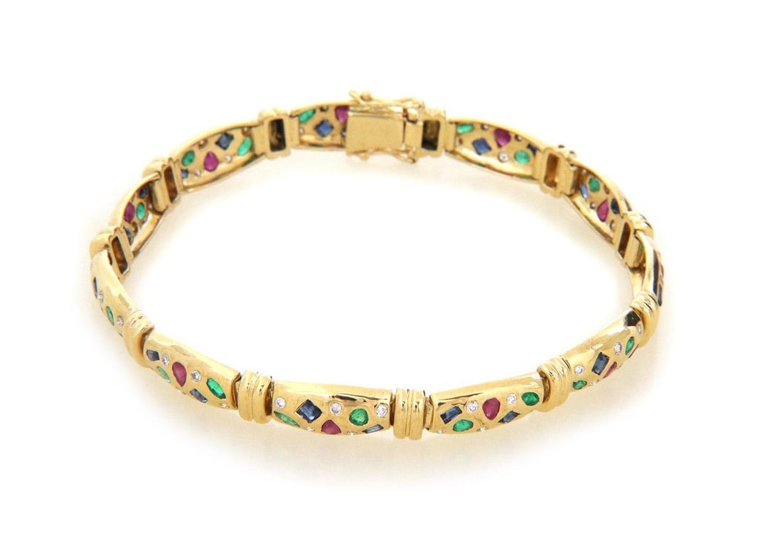 Elegant 18k Gold Estate Bracelet with Emerald Ruby Sapphire Diamonds: Elegant 18k Gold Estate Bracelet with Emerald Ruby Sapphire Diamonds This exquisite estate bracelet is crafted from 18k yellow gold and features a stunning arrangement of mixed-shaped gemstones, inclu
