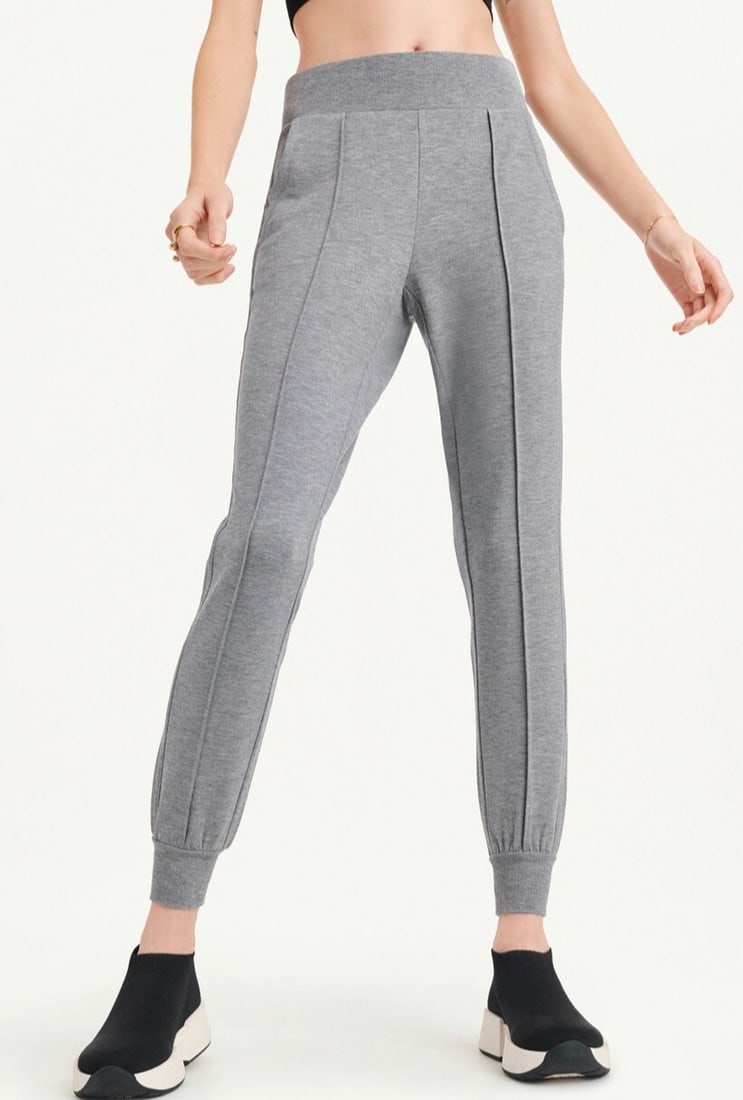 DKNY Women's Gray Solid Cotton Yoga Joggers Size S: DKNY Women's Gray Solid Cotton Yoga Joggers Size S Elevate your activewear collection with these DKNY Women's Solid Yoga Joggers in a stylish gray. Designed for comfort and flexibility, these joggers 