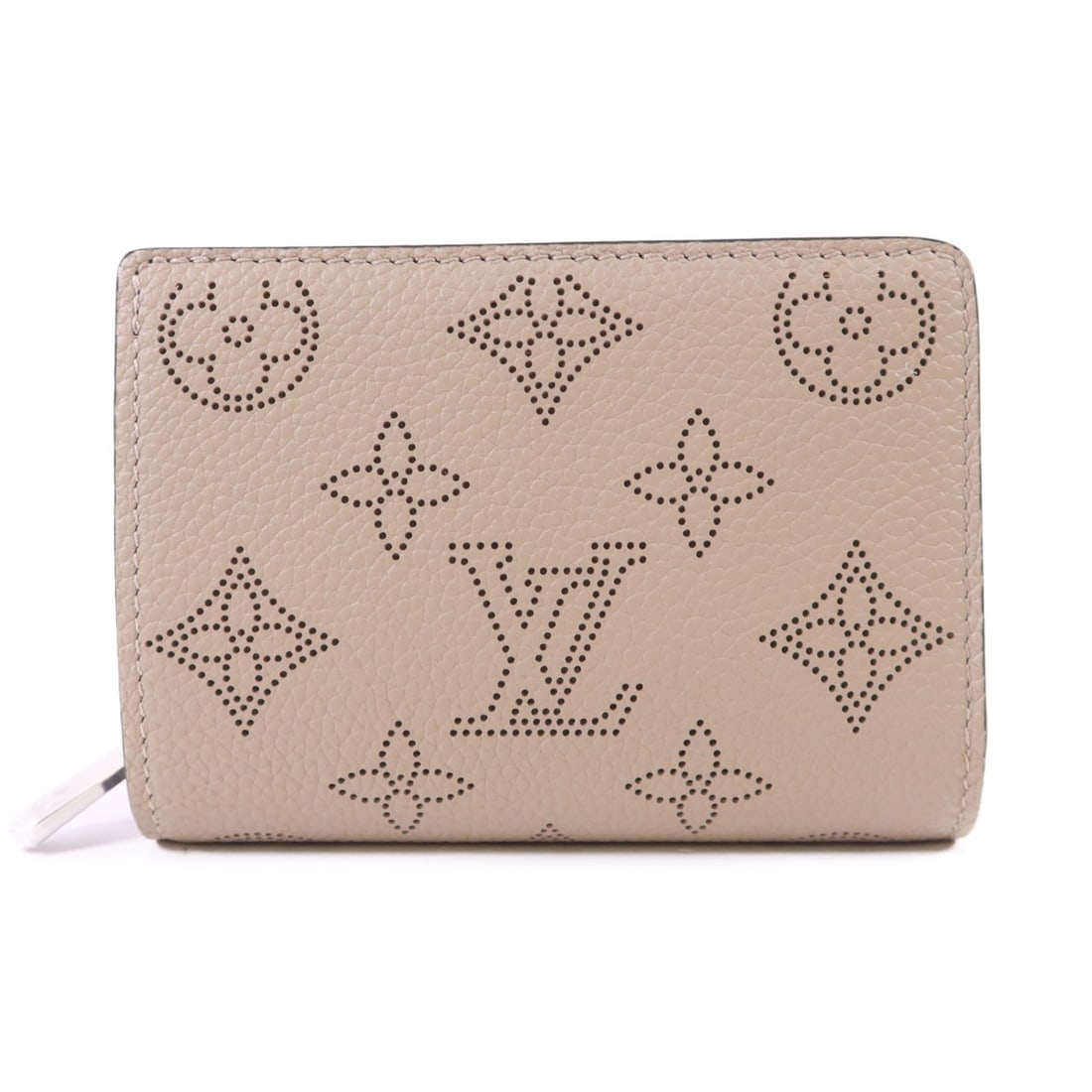 Louis Vuitton Clea Mahina Beige Calfskin Bifold Wallet SHW M80817: Louis Vuitton Clea Mahina Beige Calfskin Bifold Wallet SHW M80817 This is a Louis Vuitton Clea bi-fold wallet crafted from beige calfskin leather in the Mahina collection. Designed for women, the wall