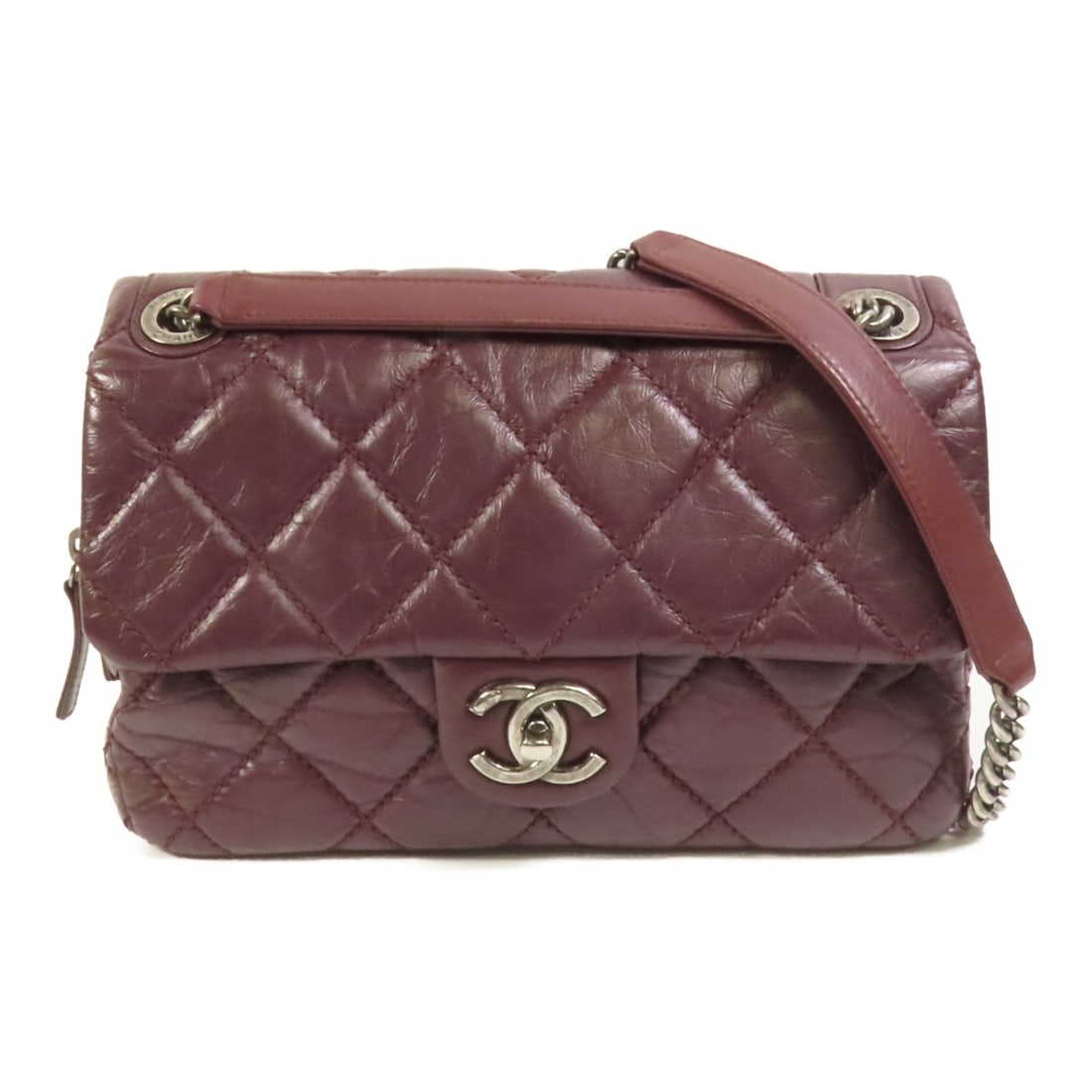 Red Calfskin Leather CHANEL CC Silver Chain Shoulder Bag: Red Calfskin Leather CHANEL CC Silver Chain Shoulder Bag This CHANEL shoulder bag features a red calfskin leather exterior and silver-tone hardware. Designed in a regular size, it offers a classic cha