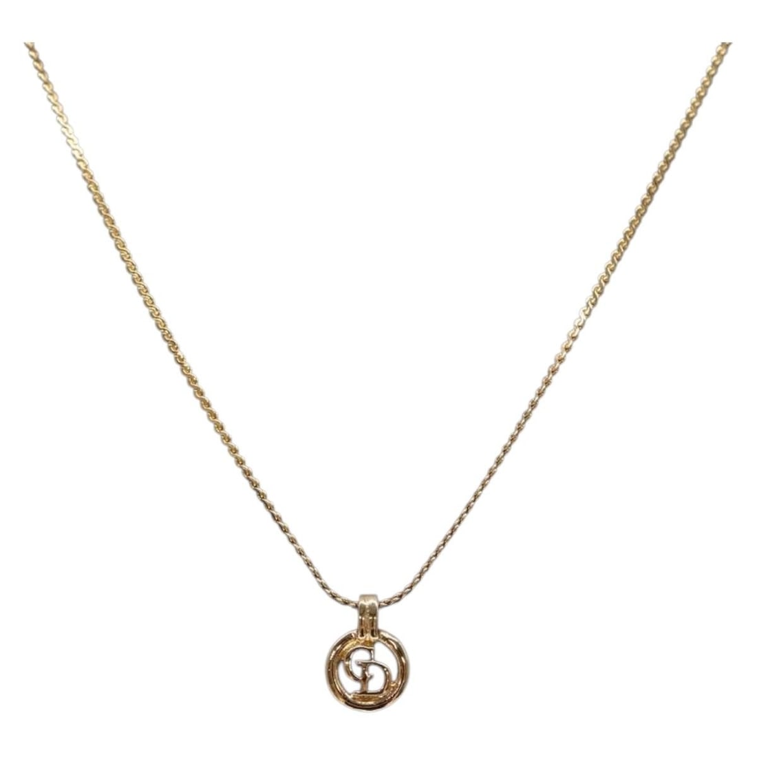 Christian Dior Gold Metal Necklace Authentic Design: Christian Dior Gold Metal Necklace Authentic Design This stunning Christian Dior necklace is a true statement piece. Crafted from high-quality metal with a luxurious gold finish, it showcases a timele