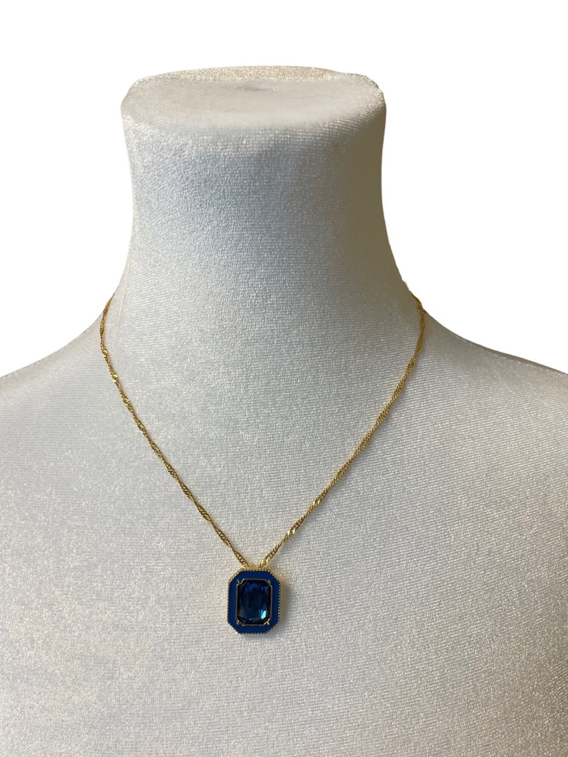 ZENZii Gold Tone Necklace with Blue Diamond Pendant: ZENZii Gold Tone Necklace with Blue Diamond Pendant Enhance your style with this stunning gold tone necklace featuring a captivating blue diamond pendant. Perfectly designed to complement any outfit, 