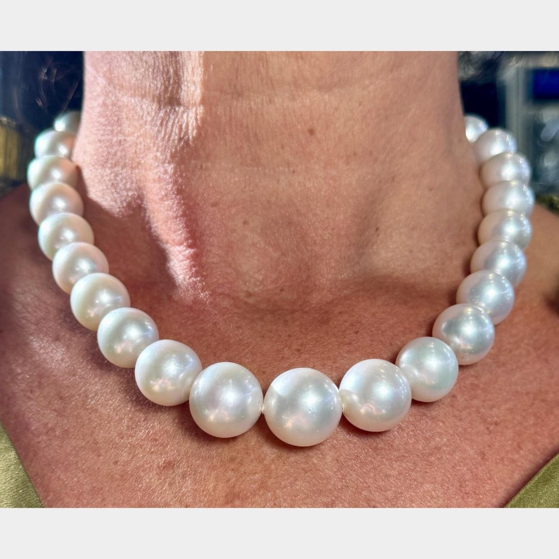 South Sea Pearl Necklace 14K White Gold Diamond Clasp 18 Inch: South Sea Pearl Necklace 14K White Gold Diamond Clasp 18 Inch This elegant South Sea Pearl Necklace showcases the beauty of 29 meticulously selected pearls, ranging in size from 18.1mm to 13.0mm. The 